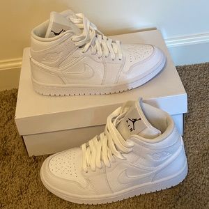 WOMENS AIR JORDAN MIDS